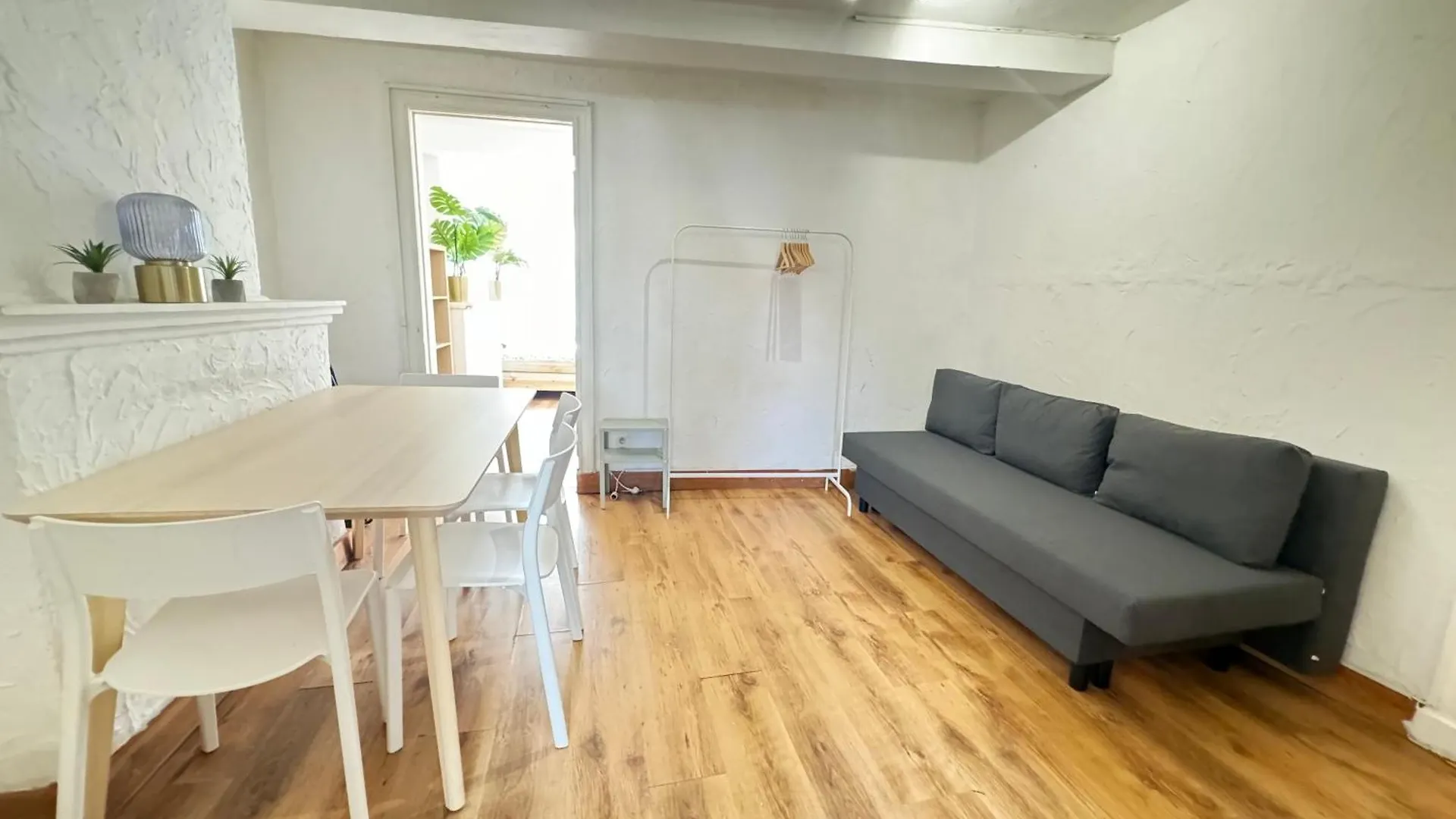 Charming Apartments In The Heart Of Antwerp 0*,  Belgium